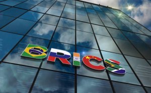 Dal declino silenzioso del dollaro all’ascesa del sistema finanziario BRICS+