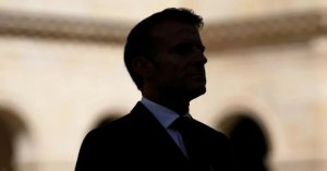 Macron re dei supponenti e la cecità totale dell’Eliseo