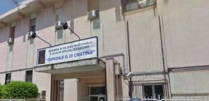 Una tragedia trasformata vergognosamente dai media in un processo mediatico ai non vaccinati