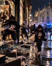 Milano, altro che rivolta: sono i consumatori perfetti del sistema?