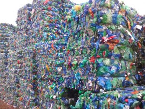 La Geopolitica della Plastica nell’era della transizione ecologica