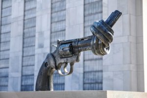 Sul concetto di neutralità militare e le sue contraddizioni: la neutralità relativa
