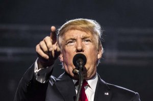 Lo spettacolo offerto dalla destra trumpista in Europa è sconcertante