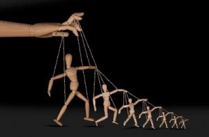 La democrazia procedurale non è un mezzo per cambiare, ma legittimare l'egemone